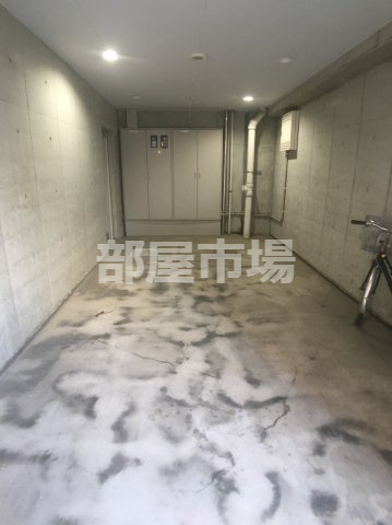 ドルチェ日暮里の駐車場