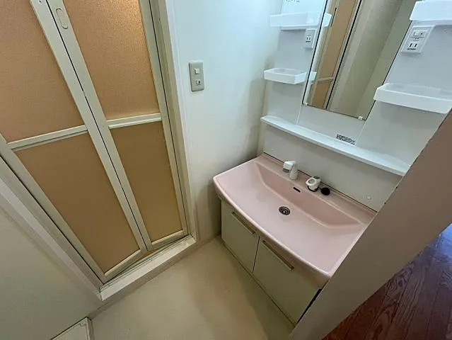 芦屋市津知町の賃貸マンションの洗面所