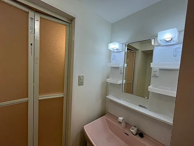 芦屋市津知町の賃貸マンションの洗面所