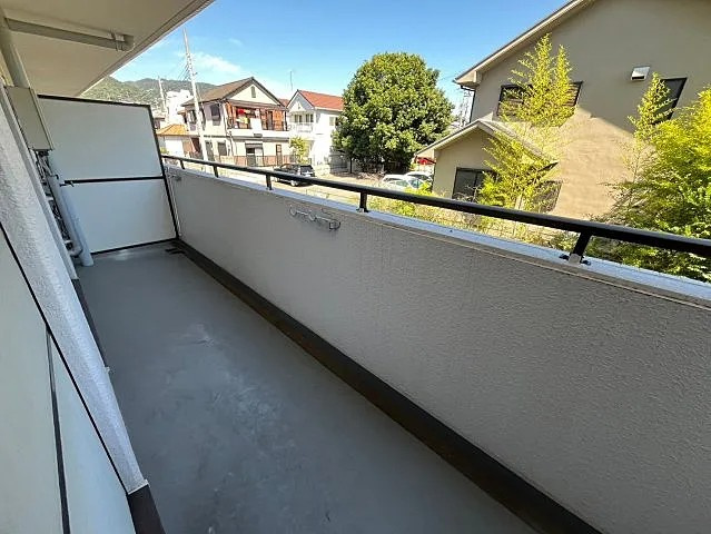 芦屋市津知町の賃貸マンションのバルコニー
