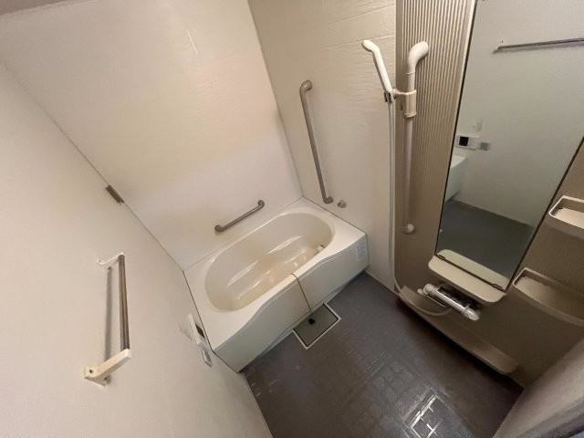 西宮市高松町の賃貸マンションの浴室