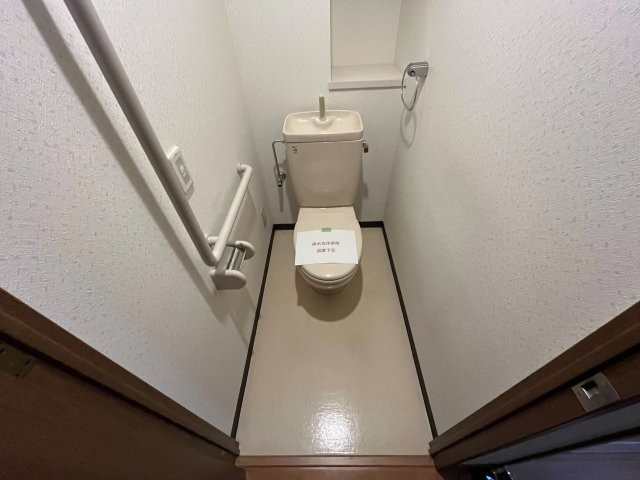 西宮市高松町の賃貸マンションのトイレ