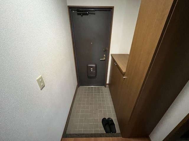 西宮市高松町の賃貸マンションの玄関