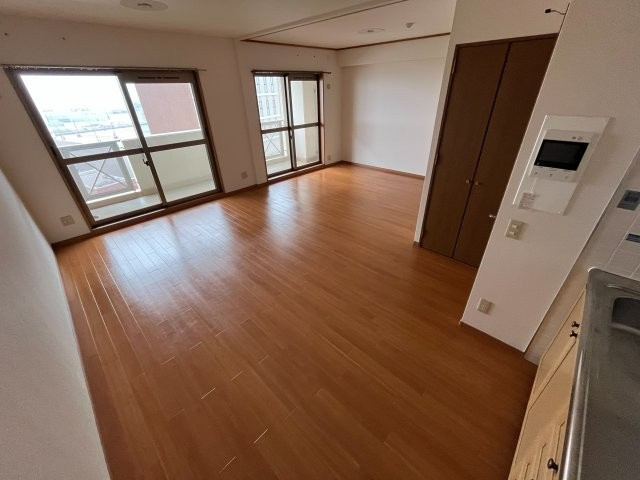 西宮市高松町の賃貸マンションの居間・リビング