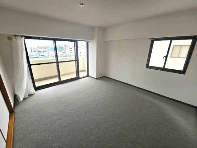 神戸市東灘区甲南町５丁目の賃貸マンションの居間・リビング
