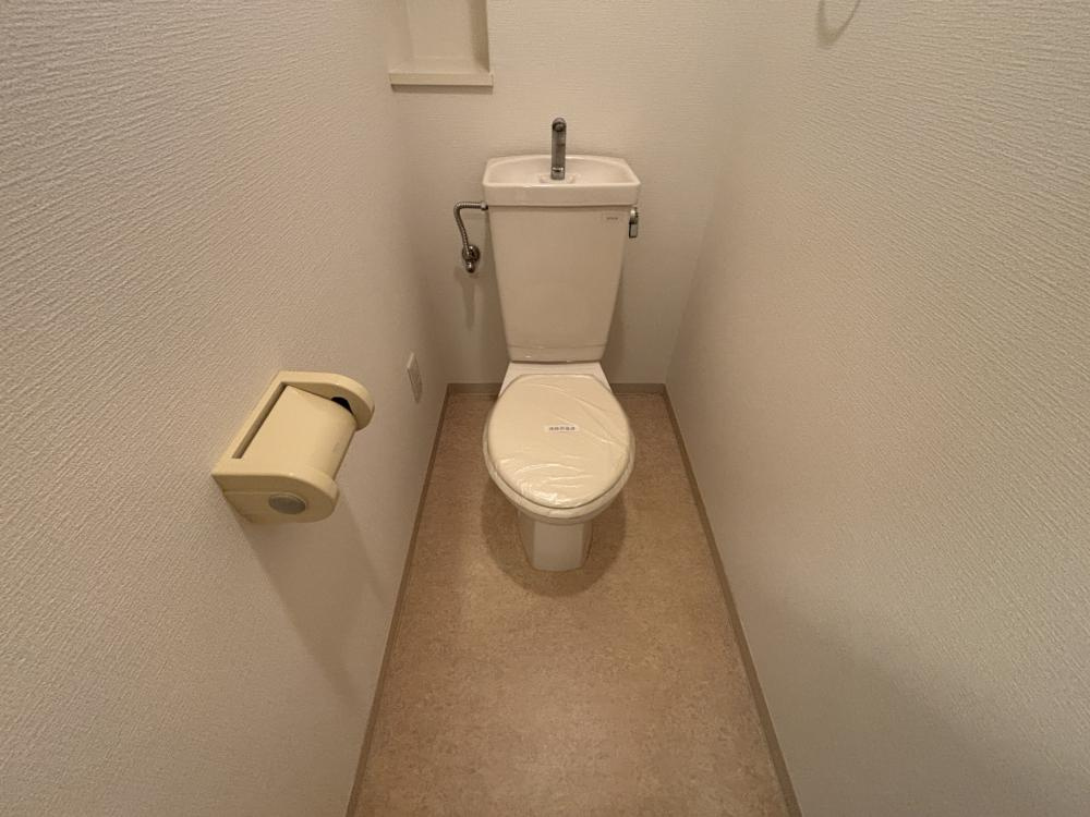 西宮市段上町３丁目の賃貸マンションのトイレ