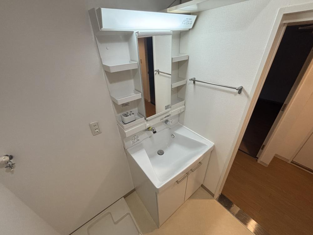 西宮市段上町３丁目の賃貸マンションの洗面所