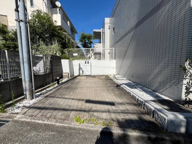 神戸市東灘区御影塚町１丁目の賃貸マンションの駐車場