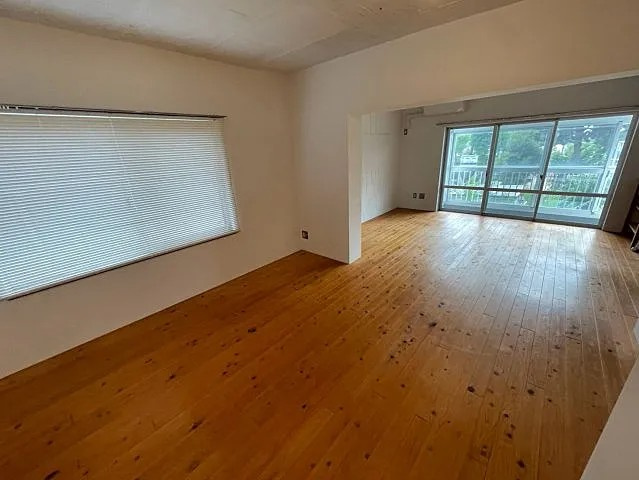 芦屋市精道町の賃貸マンションの居間・リビング