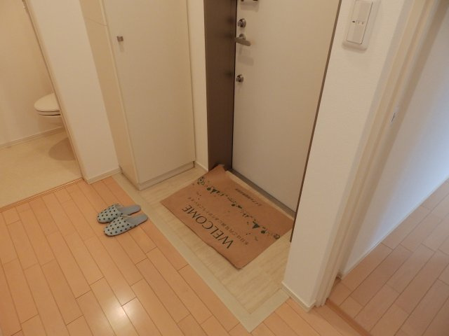 神戸市灘区城内通４丁目のアパートの玄関