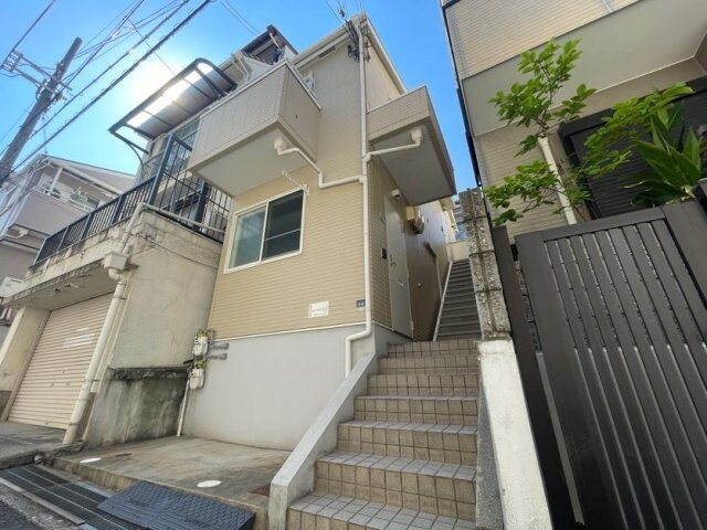 神戸市灘区船寺通３丁目のアパートの外観