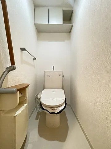 神戸市中央区八雲通６丁目の賃貸マンションのトイレ