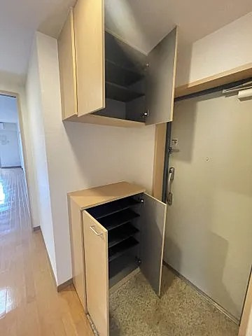 神戸市中央区八雲通６丁目の賃貸マンションの玄関
