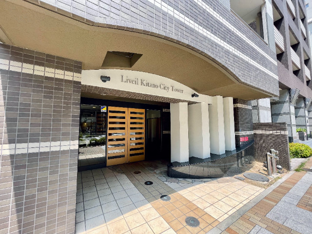神戸市中央区加納町２丁目の賃貸マンションのエントランス