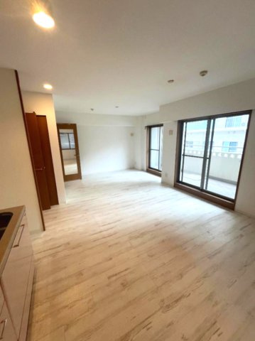 神戸市中央区加納町２丁目の賃貸マンションの居間・リビング