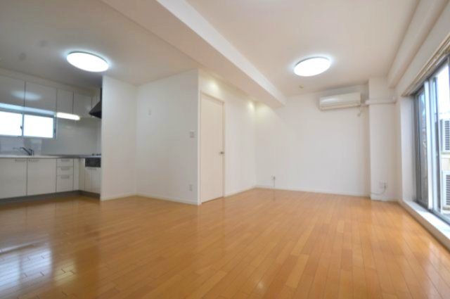 神戸市中央区栄町通５丁目の賃貸マンションの居間・リビング