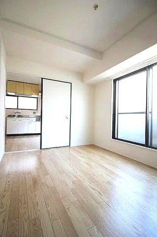 神戸市灘区灘北通７丁目の賃貸マンションの居間・リビング