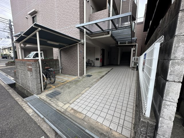 神戸市東灘区御影中町１丁目の賃貸マンションの駐車場