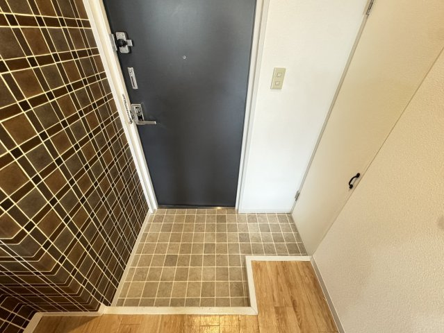 神戸市灘区城内通４丁目の賃貸マンションの玄関