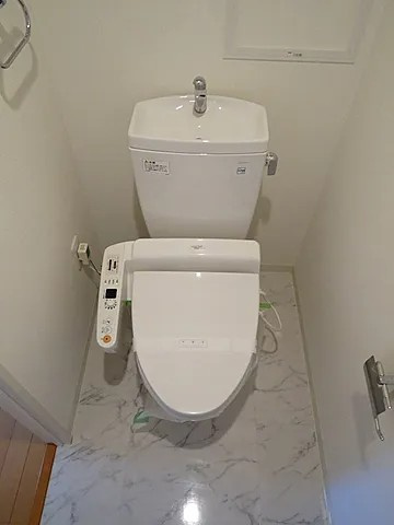 神戸市中央区栄町通２丁目の賃貸マンションのトイレ