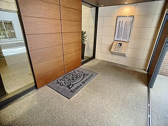 神戸市中央区栄町通２丁目の賃貸マンションのエントランス