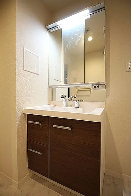 西宮市宮西町の賃貸マンションの洗面所