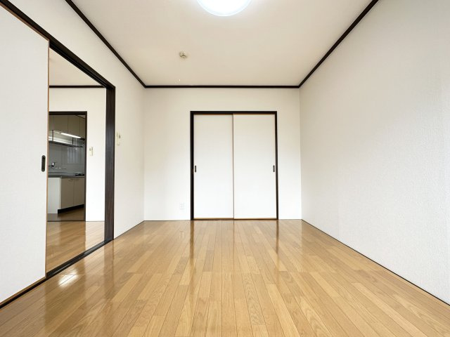 長崎ハイツの洋室