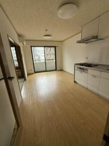 世田谷区給田３丁目の賃貸マンションの居間・リビング