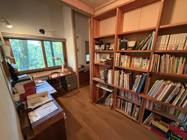 【北杜市白州町花水】四季を楽しめる林の中の建物の内装