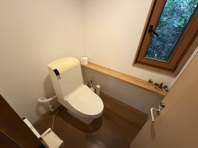 【商談中】四季を楽しめる林の中の建物のトイレ