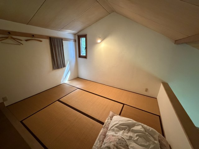 【北杜市白州町花水】四季を楽しめる林の中の建物の和室|2階の和室