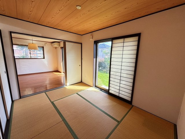 ☆お庭に面した明るい和室☆