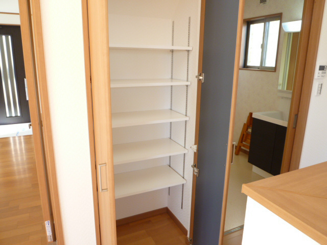 ☆キッチンの物入☆