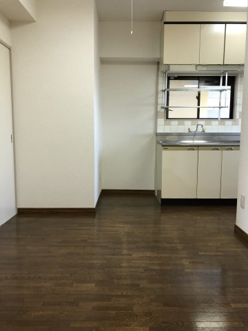 川崎市多摩区宿河原６丁目の賃貸マンションの居間・リビング