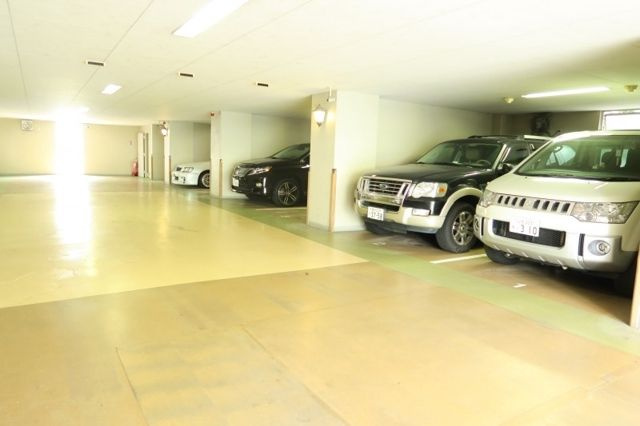 アブニール白妙の駐車場