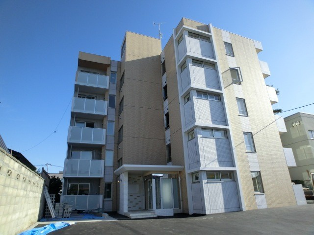 Ｌａ　Ｃｏｌｉｎａ（ラコリナ）