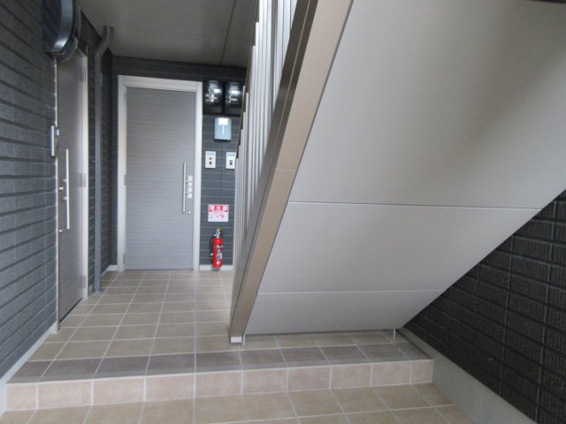 三木市末広３丁目の賃貸マンションのロビー