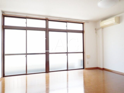 【居間・リビング】 | 南勢堂ビル | 洋室のお部屋です。