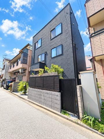 川口市朝日5丁目　広々屋上庭園付　中古住宅の前面道路含む現地写真|とっても明るい新生活！
デジタル加工した写真です。