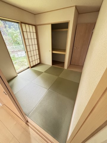 横浜市西区浅間台戸建の和室|明るい和室です