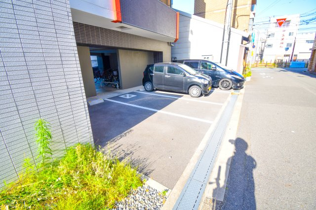 グランパシフィック聖天坂の駐車場