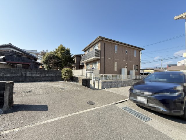 シャーメゾン コンフォーザの駐車場