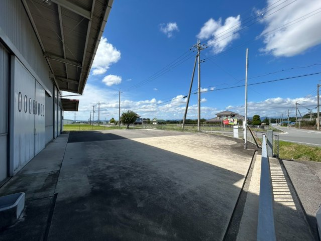 小野市久保木町貸倉庫の駐車場