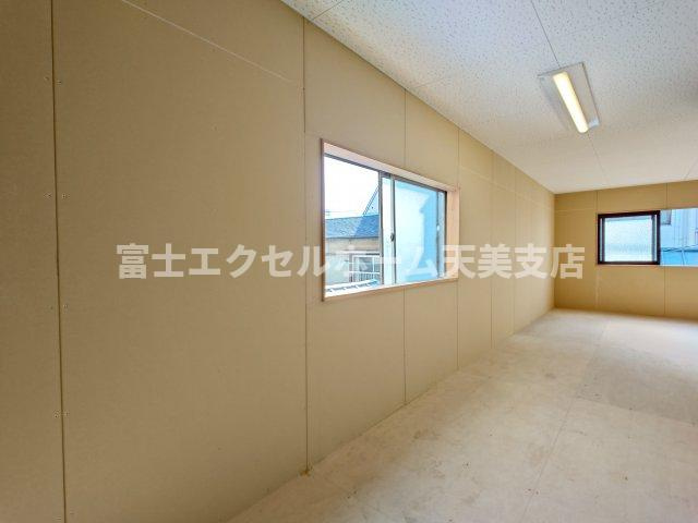 矢田駅前第２ビルの居間・リビング
