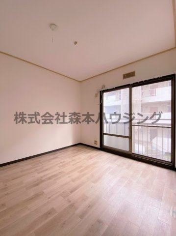 【洋室】 | 　光ハイツ | 明るい洋室です
