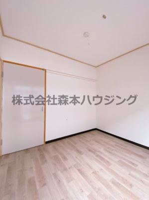 【洋室】 | 　光ハイツ | リビングスペース代わりに使えそうな洋室です
