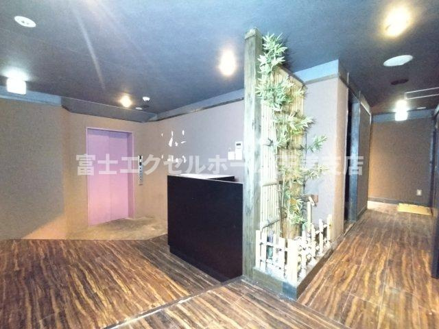  新栄プロパティー堺東駅前のロビー