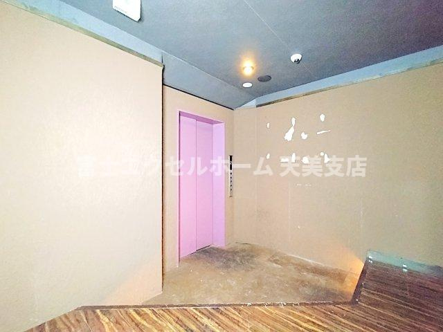  新栄プロパティー堺東駅前の玄関