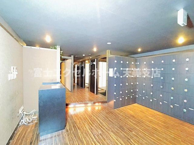  新栄プロパティー堺東駅前のロビー