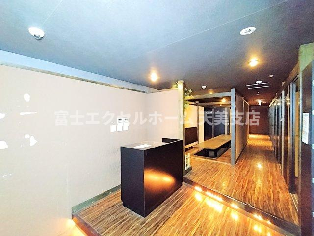  新栄プロパティー堺東駅前のロビー